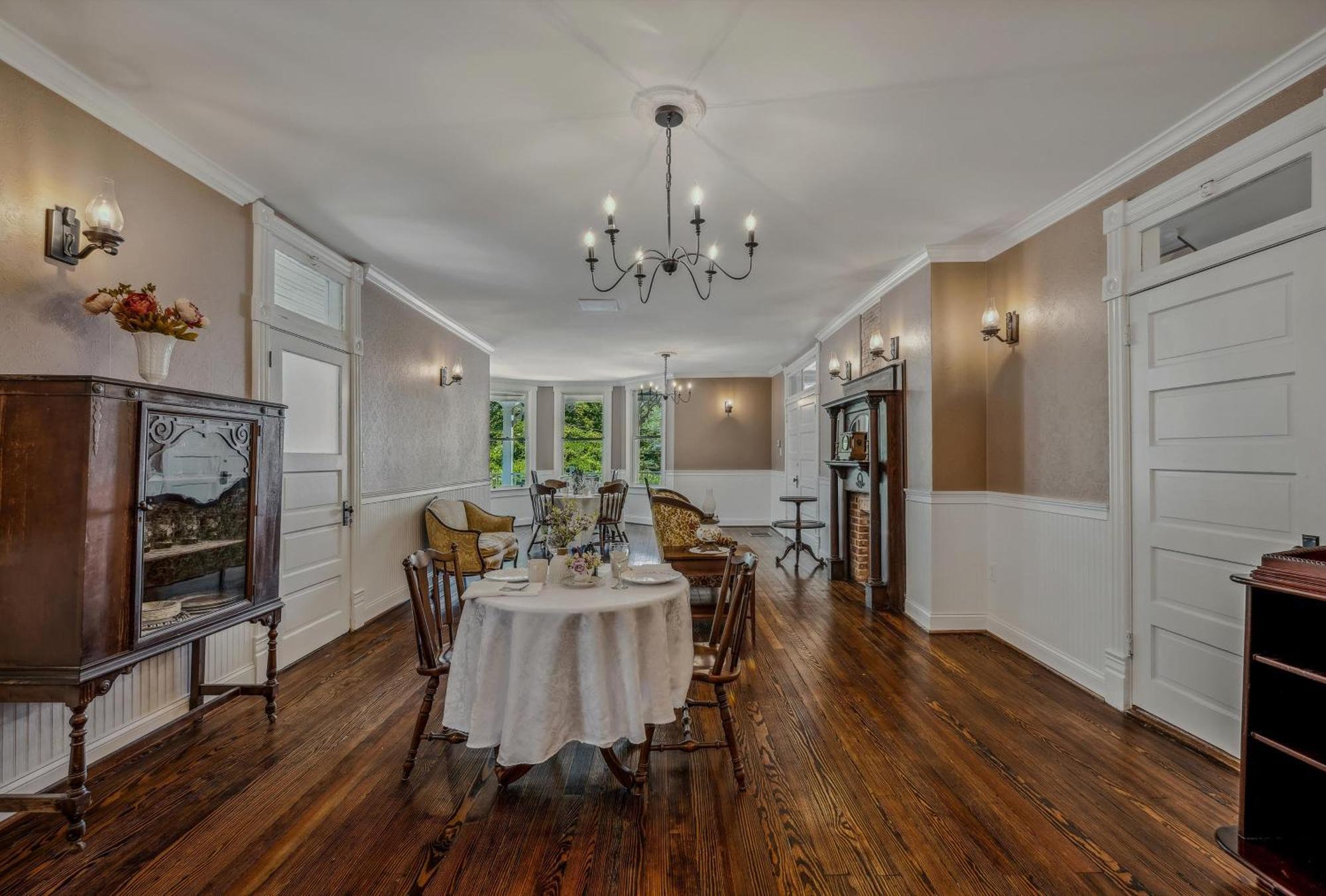 The Grand Castalian Inn Bed And Breakfast Berkeley Springs Eksteriør billede