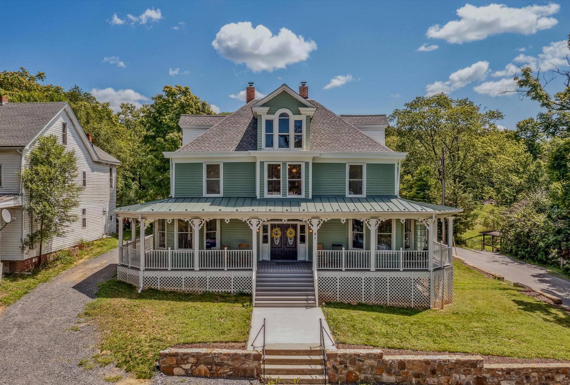 The Grand Castalian Inn Bed And Breakfast Berkeley Springs Eksteriør billede