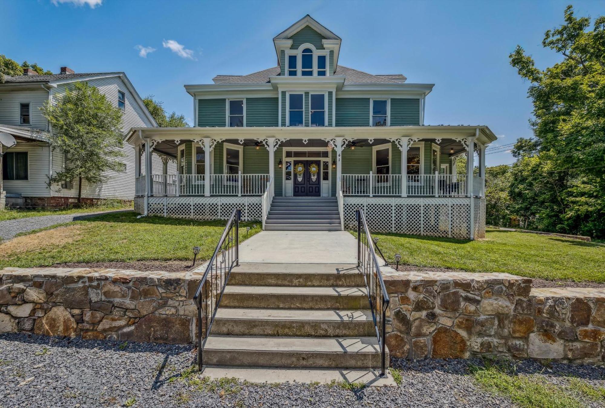 The Grand Castalian Inn Bed And Breakfast Berkeley Springs Eksteriør billede